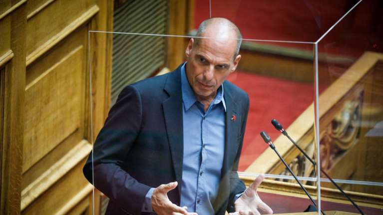 Βαρουφάκης: Ολοι και όλες πρέπει να αντισταθούμε στην επιδημία του efood