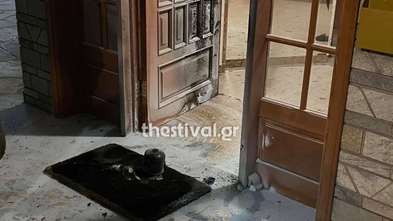 Θεσσαλονίκη: Εκρηξη σε είσοδο πολυκατοικίας που διαμένει πρώην δικαστικός [βίντεο]
