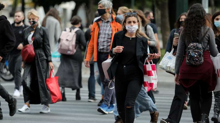 Κορονοϊός - Καθηγητής Πνευμονολογίας: Θα βγάλουμε όλο τον χειμώνα με επαναλαμβανόμενα lockdown