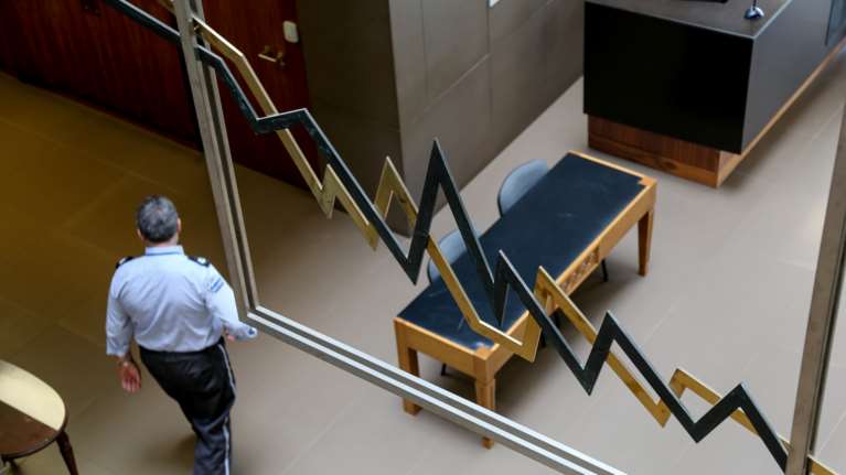 Στις αγορές βγαίνει το Ελληνικό Δημόσιο - Ανοίγει το βιβλίο για την έκδοση του νέου πενταετούς ομολόγου