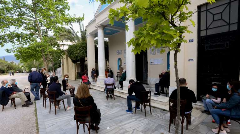 Τα μέτρα που ισχύουν για τις ημέρες του Πάσχα: Για εκκλησίες, μετακινήσεις, ωράριο κυκλοφορίας