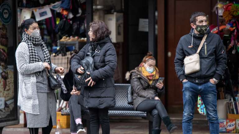 Γιατί δεν μειώνονται τα κρούσματα κορονοϊού - Σαρηγιάννης και Λουκίδης εξηγούν