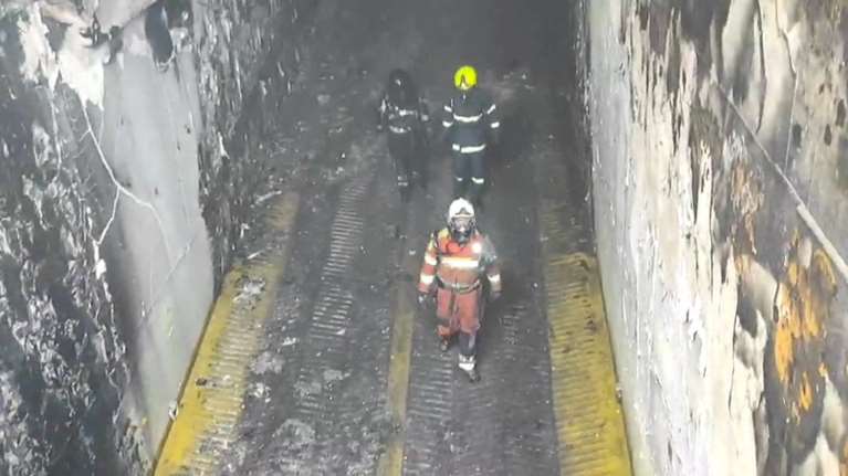 &quot;Euroferry Olympia&quot;: Σβήνουν οι ελπίδες για τους 10 αγνοούμενους - Ολονύκτια επιχείρηση της ΕΜΑΚ στο πλοίο