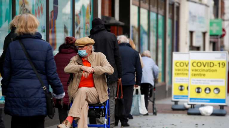 Κορονοϊός: Η Βρετανία ξεπέρασε τους 15 εκατομμύρια εμβολιασμούς