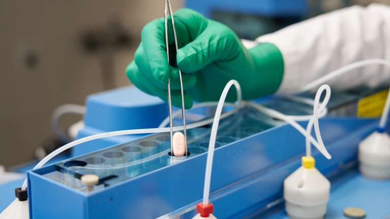 ΗΠΑ: Το χάπι της Pfizer πήρε άδεια επείγουσας χρήσης - Η πρώτη θεραπεία στο σπίτι για τον κορονοϊό