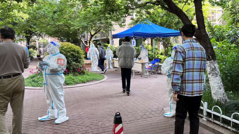 Τα μεγάλα ερωτηματικά για το σκληρό lockdown στη Σαγκάη: Οι φήμες για νέα μετάλλαξη και τα ποσοστά εμβολιασμού