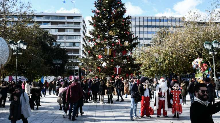 Εντονη ανησυχία για τα ρεβεγιόν και τη μετάλλαξη Ομικρον: Σκέψεις για rapid τεστ στην εστίαση την παραμονή Πρωτοχρονιάς