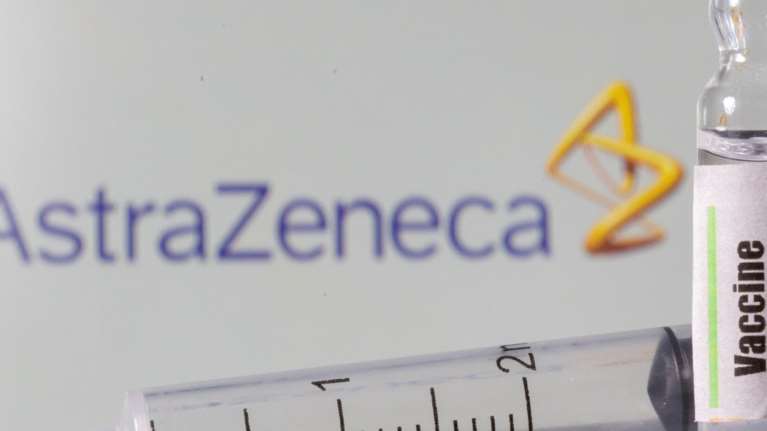 Εμβόλιο AstraZeneca: Ανάβει το πράσινο φως για τους άνω των 65 - Επισπεύδονται οι αποφάσεις