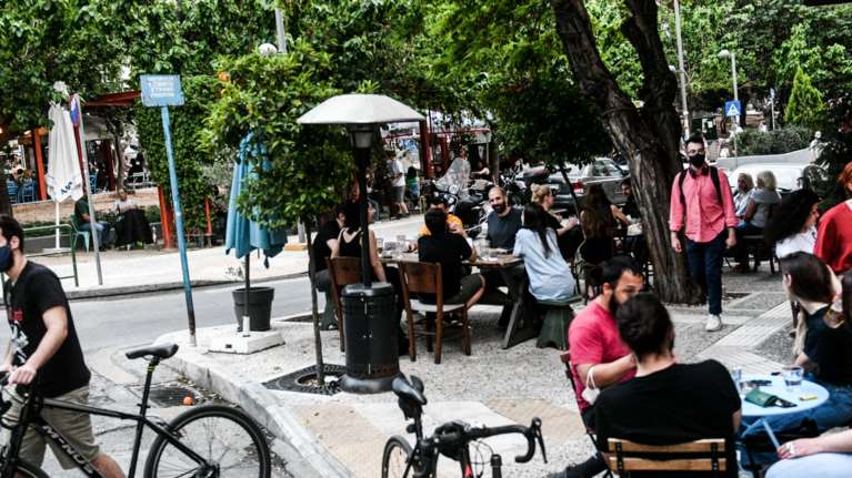 Τελευταία εβδομάδα lockdown: Ανοίγει ο τουρισμός- Ελεύθερη η κυκλοφορία μέχρι τις 24:00, τέλος και τα SMS