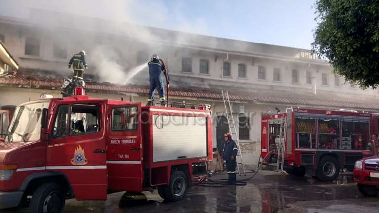 Συναγερμός στα Χανιά: Μεγάλη φωτιά μέσα στη Δημοτική Αγορά - Σοβαρές ζημιές [εικόνες]