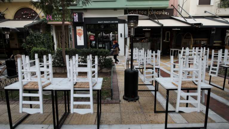 Απεργία στην εστίαση: Κατέβασαν ρολά καφέ, μπαρ και εστιατόρια - Ένταση στην πορεία διαμαρτυρίας για τα μέτρα