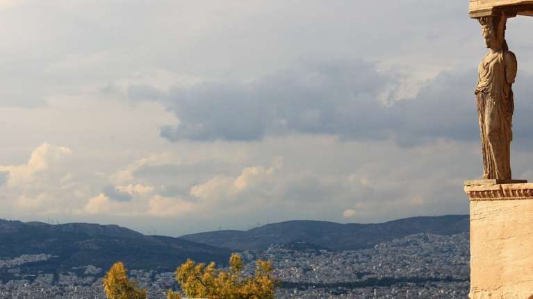 Η &quot;λευκή λίστα&quot;: 20 χώρες παίρνουν τουριστικό &quot;διαβατήριο&quot; για την Ελλάδα - Ποιες παραμένουν σε καραντίνα