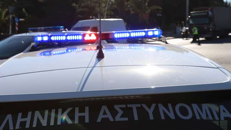 Σοκ στη Γλυφάδα: 24χρονος βρέθηκε απαγχονισμένος στο δωμάτιο του, από την 17χρονη αδελφή του