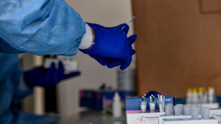 Κορονοϊός: Και όμως η Deltacron υπάρχει και εξαπλώνεται διαρκώς - Τι σημαίνει η νέα μετάλλαξη