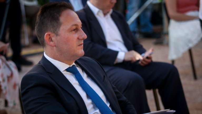 Επιστολή Πέτσα στους δημάρχους για την επιτάχυνση των εμβολιασμών