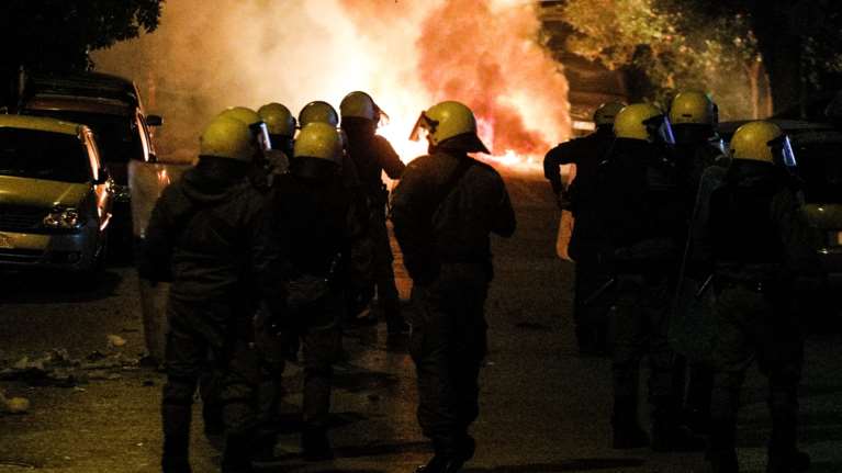 Νέα Σμύρνη - Αστυνομική βία: Η αλήθεια για τον ξυλοδαρμό και την σεξουαλική κακοποίηση 18χρονης