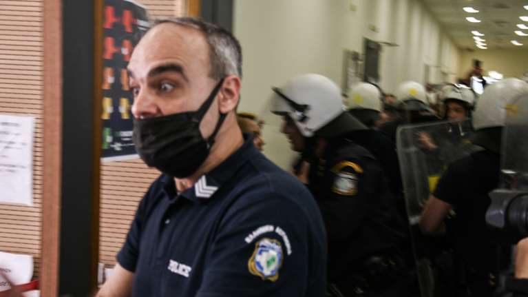 Επεισόδιο με Μάγδα Φύσσα στη δίκη Ζακ Κωστόπουλου - Τι απαντούν Καλλιακμάνης και Μαυροειδάκος