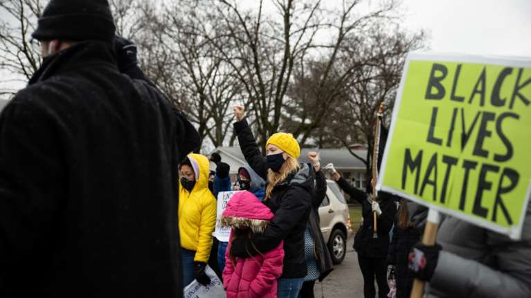Οργή στις ΗΠΑ: Δολοφονία 47χρονου άοπλου Αφροαμερικανού από λευκό αστυνομικό - Σοκαριστικό βίντεο