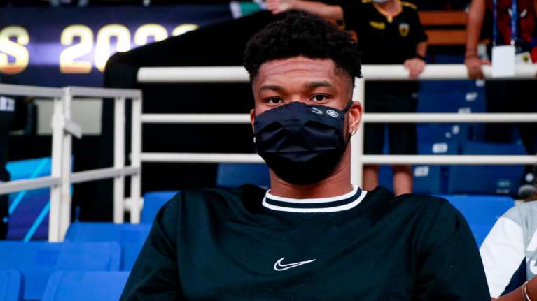 Ο Γιάννης Αντετοκούνμπο εξηγεί γιατί έκανε το εμβόλιο κατά του κορονοϊού