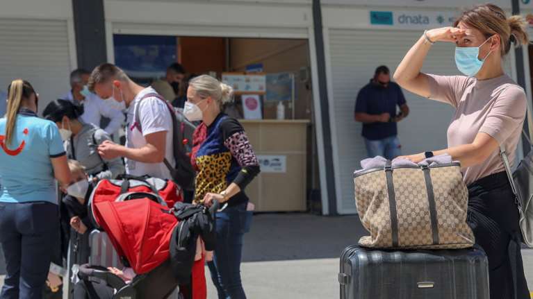 Από την 1 Ιουνίου οι Έλληνες θα εκδίδουν το ψηφιακό πράσινο πιστοποιητικό - Πώς θα αποκτούμε green pass