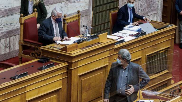 Αθανασίου για Πολάκη: Είναι μια παραφωνία για το κοινοβούλιο - Δεν θα επιτρέψω να γίνει η Βουλή θέατρο