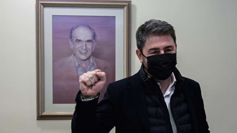 Αλλαγή φρουράς στη Χαριλάου Τρικούπη: &quot;Ξεκινάμε από σήμερα τη δουλειά&quot;, δήλωσε ο Ανδρουλάκης - Οι πρώτες κινήσεις του