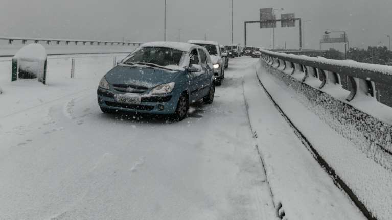 Χάος στην Αττική Οδό: Εγκλωβισμένοι για ώρες εκατοντάδες οδηγοί - Εφιάλτης οι δρόμοι της Αθήνας