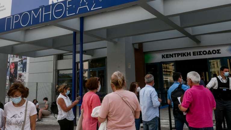 Μετάλλαξη Δέλτα: Ερχεται &quot;τσουνάμι&quot; με 4.000 κρούσματα την ημέρα - Έκκληση για άμεσο εμβολιασμό άνω των 50 ετών