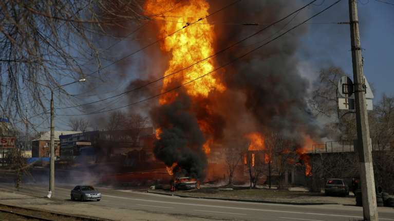 Πόλεμος στην Ουκρανία: Ισχυρές εκρήξεις και μαύροι καπνοί στη Λβιβ - Πέντε τραυματίες [βίντεο]