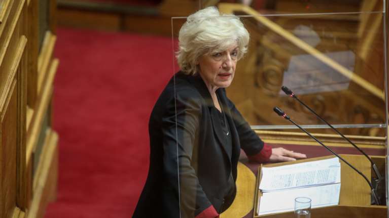 Ξανά σε γραμμή &quot;Πολάκη&quot; ο ΣΥΡΙΖΑ: Ζητά επαναπρόσληψη των ανεμβολίαστων υγειονομικών - &quot;Αδικη η μεταχείρισή τους&quot;