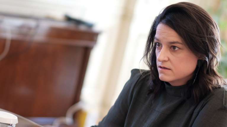 Κεραμέως για σχολεία: Δεν μετρούν οι απουσίες, τα μαθήματα θα μεταδίδονται και online