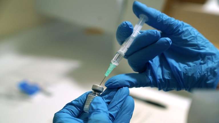 Κορονοϊός - Βρετανία: Ο εμβολιασμός των παιδιών σχεδιάζεται να αρχίσει τον Αύγουστο