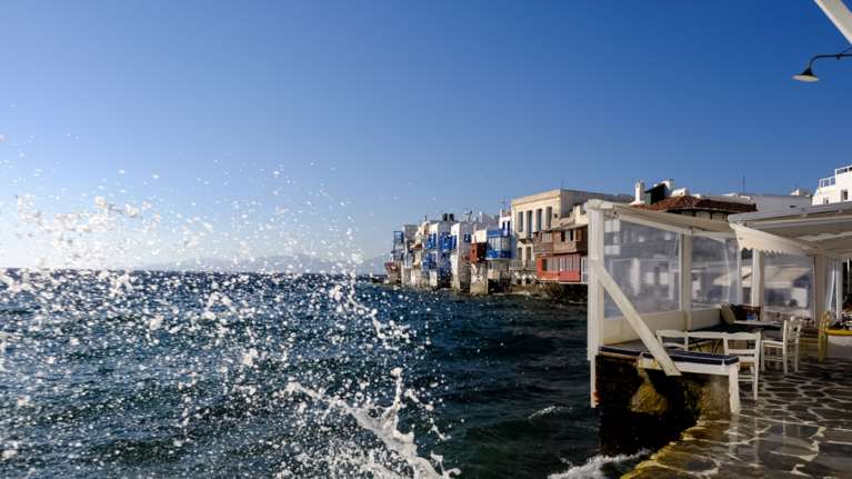 Γερμανικός Τύπος: Συμμορίες με ληστές και διακινητές ναρκωτικών λυμαίνονται τη Μύκονο