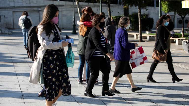 Τρομάζει η επέλαση του 4ου κύματος της πανδημίας - Σύσκεψη στο Μαξίμου για την πρώτη αποτίμηση των μέτρων