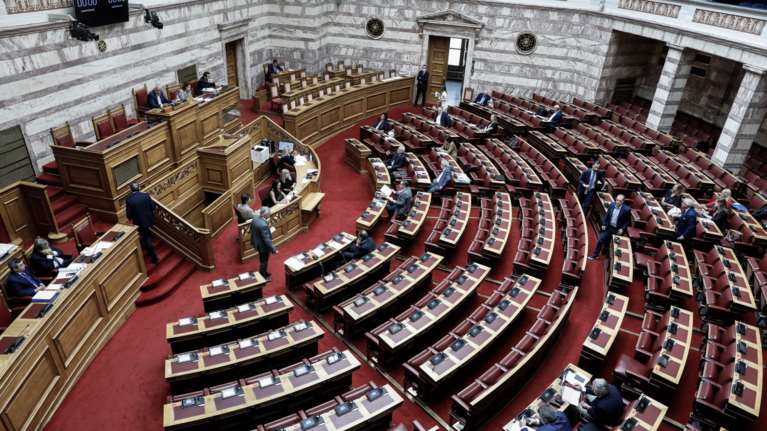 Βουλή: Στην αρμόδια επιτροπή το κατεπείγον πολυνομοσχέδιο με τις ρυθμίσεις για τις συνέπειες της πανδημίας