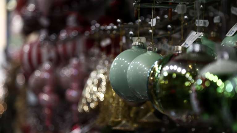 Εποχικά καταστήματα: Τι κωδικό θα στέλνουμε στο 13033 για να πάμε για ψώνια