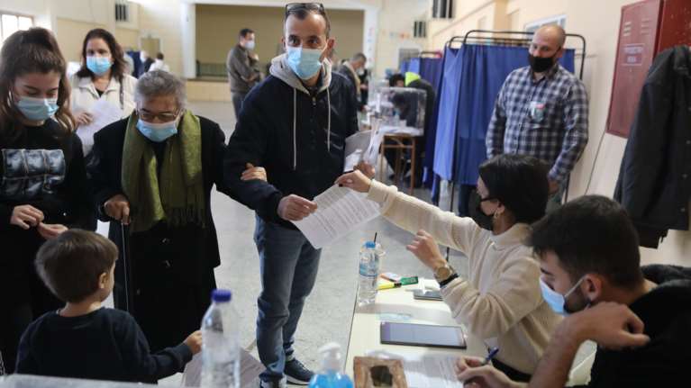 &quot;Παρατράγουδα&quot; στις εκλογές ΚΙΝΑΛ: Πιάστηκαν στα χέρια στον Ορχομενό - Ακύρωση της διαδικασίας στην Ερέτρια