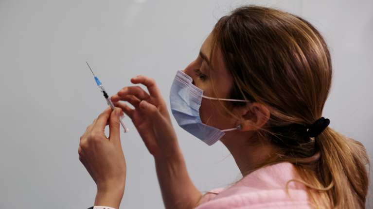 Τζανάκης: Μετά τον Σεπτέμβριο στα νοσοκομεία και στις ΜΕΘ θα βρίσκονται μόνο...ανεμβολίαστοι