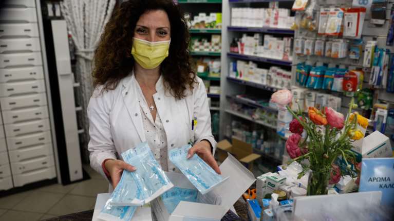 Επιστρέφουν τα self test: Προηγούνται μαθητές και εκπαιδευτικοί, ακολουθούν οι εργαζόμενοι - Το χρονοδιάγραμμα