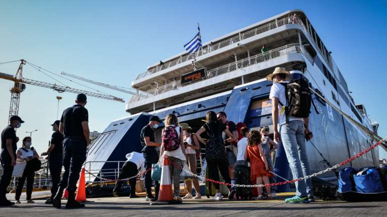 Παγώνη: Να εμβολιαστούν τουλάχιστον με μία δόση οι ταξιδιώτες πριν φύγουν για διακοπές