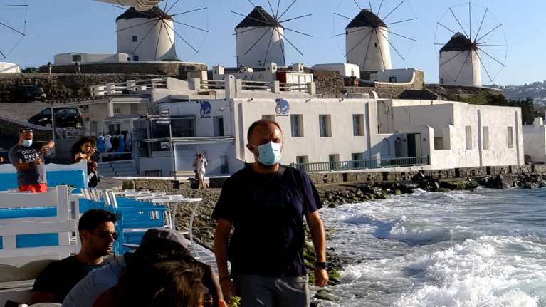 Μύκονος: Οι δύο προϋποθέσεις για την άρση των μέτρων από Δευτέρα - Για ποια νησιά χτυπάει καμπανάκι