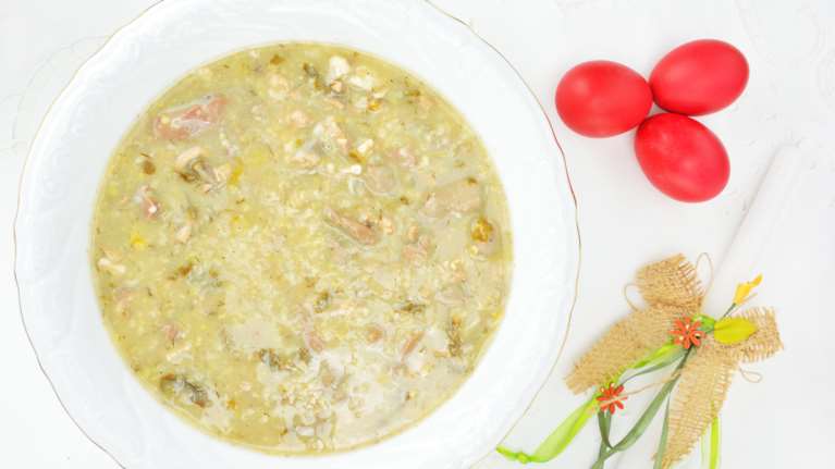 Η παραδοσιακή μαγειρίτσα από την Αργυρώ Μπαρμπαρίγου και οι παραλλαγές της