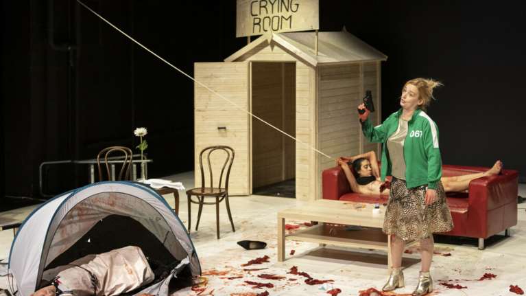 Cry: Πρώτες φωτογραφίες από την παράσταση της Λένας Κιτσοπούλου στο Θέατρο Τέχνης