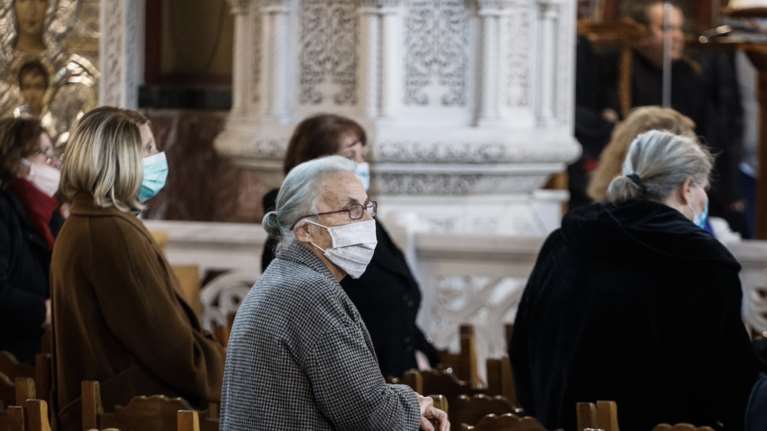 Rapid test στις εκκλησίες: Η κυβέρνηση κάνει τα στραβά μάτια ή είναι ανέφικτος ο έλεγχος;