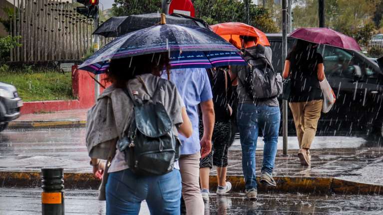 Εκτακτο δελτίο επιδείνωσης καιρού: Πού θα &quot;χτυπήσουν&quot; τα έντονα φαινόμενα - Φόβοι για πλημμύρες στα καμένα