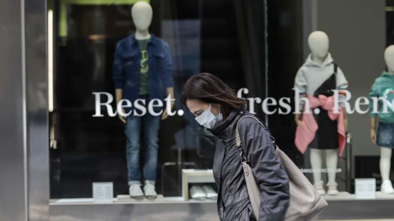 Ποια καταστήματα ανοίγουν τη Δευτέρα - Το ωράριο και οδηγίες για τη λειτουργία τους