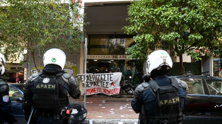 Κουφοντίνας: Εισβάλουν και σπάνε γραφεία πολιτικών - Έφτασαν μέχρι το... προξενείο στο Βερολίνο