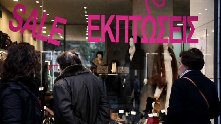 Χειμερινές εκπτώσεις 2021 εν μέσω lockdown: Πότε ξεκινούν, πόσο θα διαρκέσουν