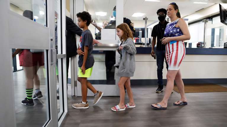 ΗΠΑ: Κατακόρυφη αύξηση των κρουσμάτων κορονοϊού στα παιδιά με το άνοιγμα των σχολείων