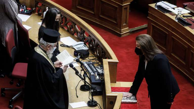 Τόνια Αντωνίου: Ορκίστηκε η νέα βουλευτής του ΚΙΝΑΛ - Πήρε την έδρα της Φώφης Γεννηματά στη Βουλή